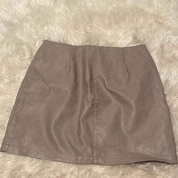 Leather skirt. - Picture 2 of 2